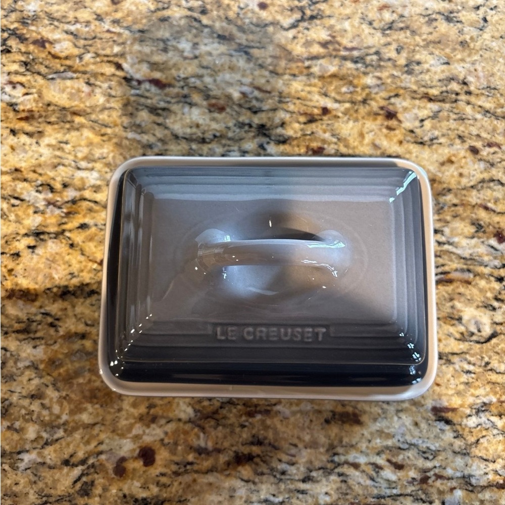 Le Creuset Stoneware Butter Dish UK, Flint - Picture 4 of 13